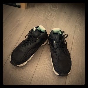 100% authentic Nike air footscape woven chukka